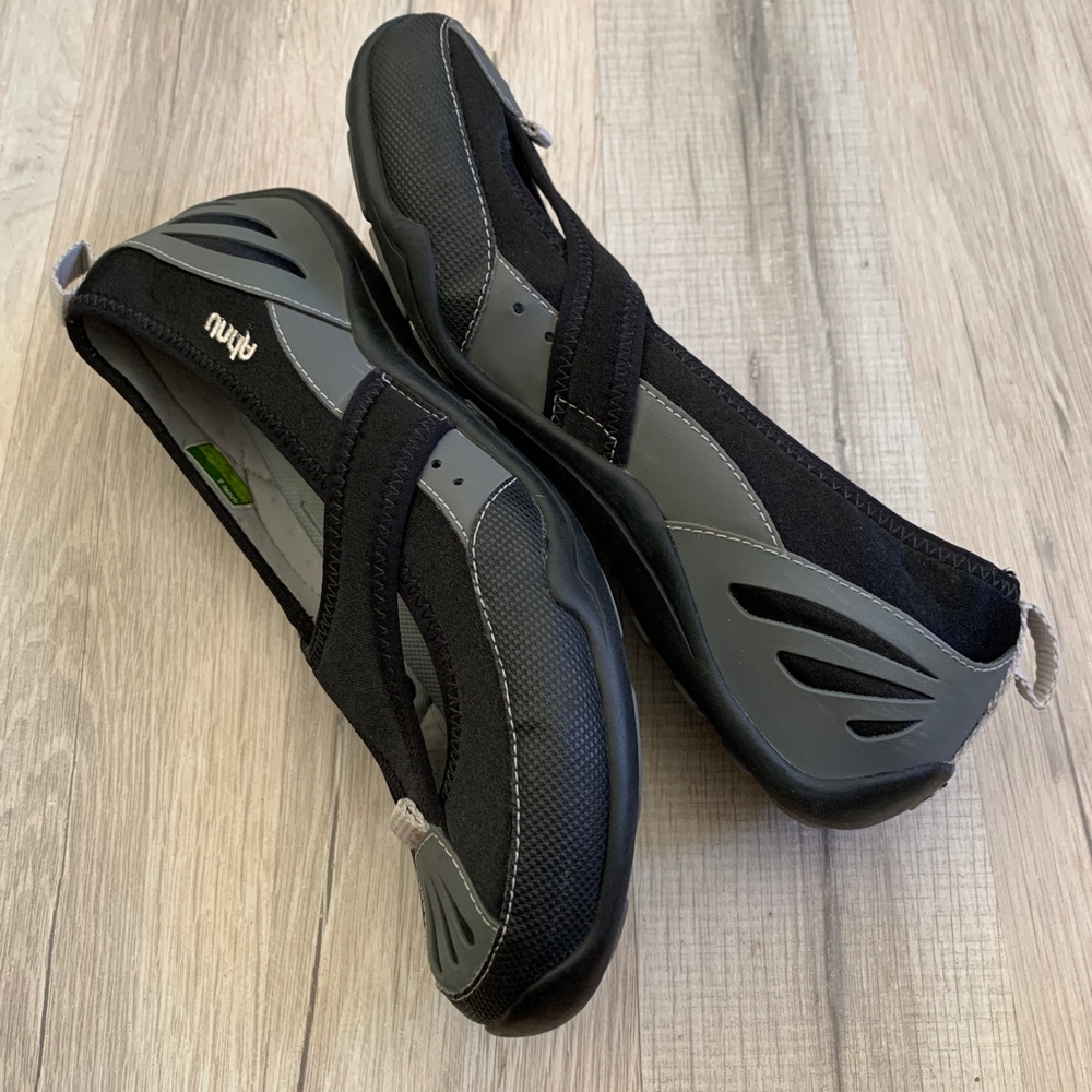 Ahnu Slip On Hiking Walking Sport Flats Size 7.5